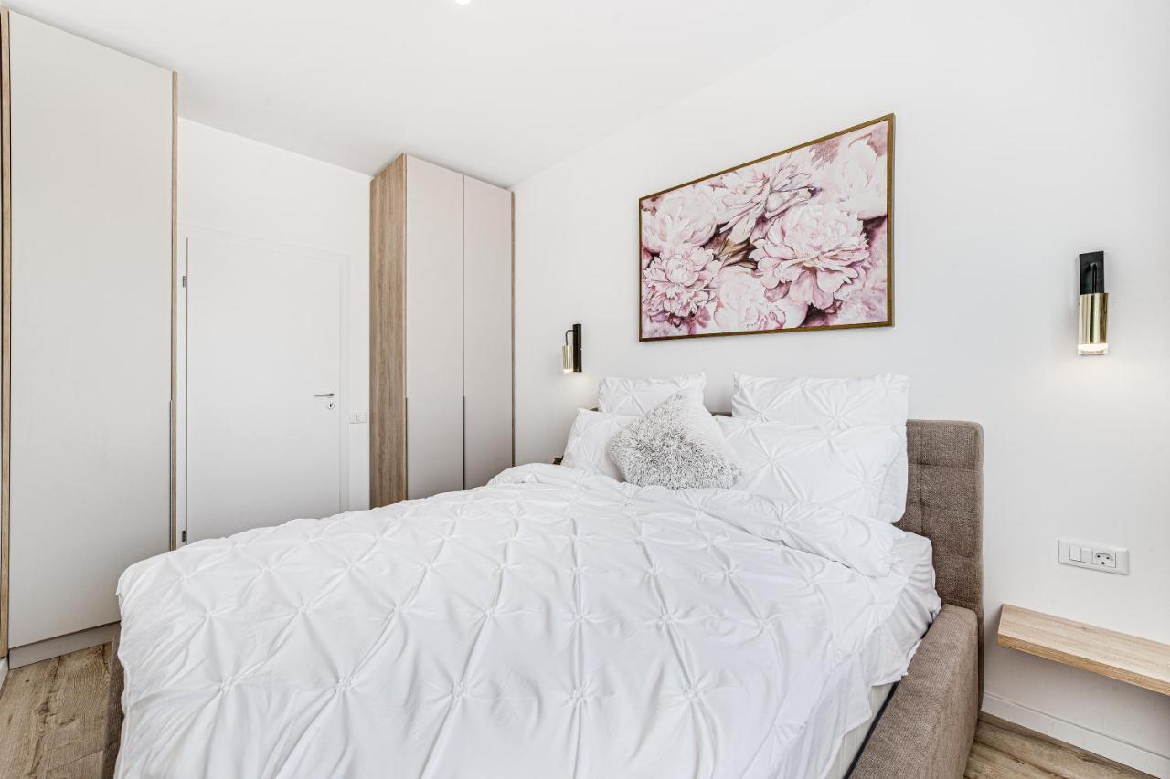 Elegant Apartment Near Afi & Atrium Mall Arad Exterior foto
